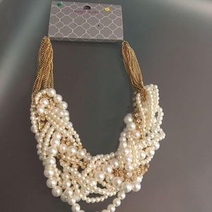 LOT of 4 fashion jewelry necklaces - new